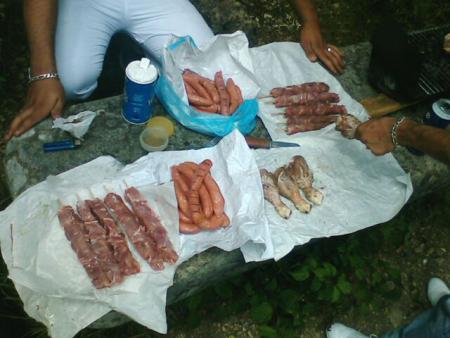 celui qui veut mang� il vient y on a encor